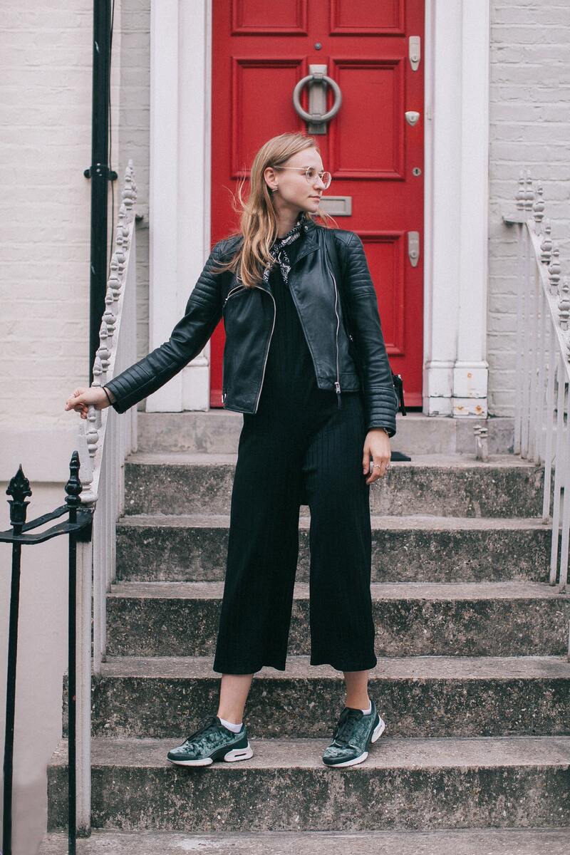 white-black-photograph-street-fashion-clothing-red-1552575-pxhere.com